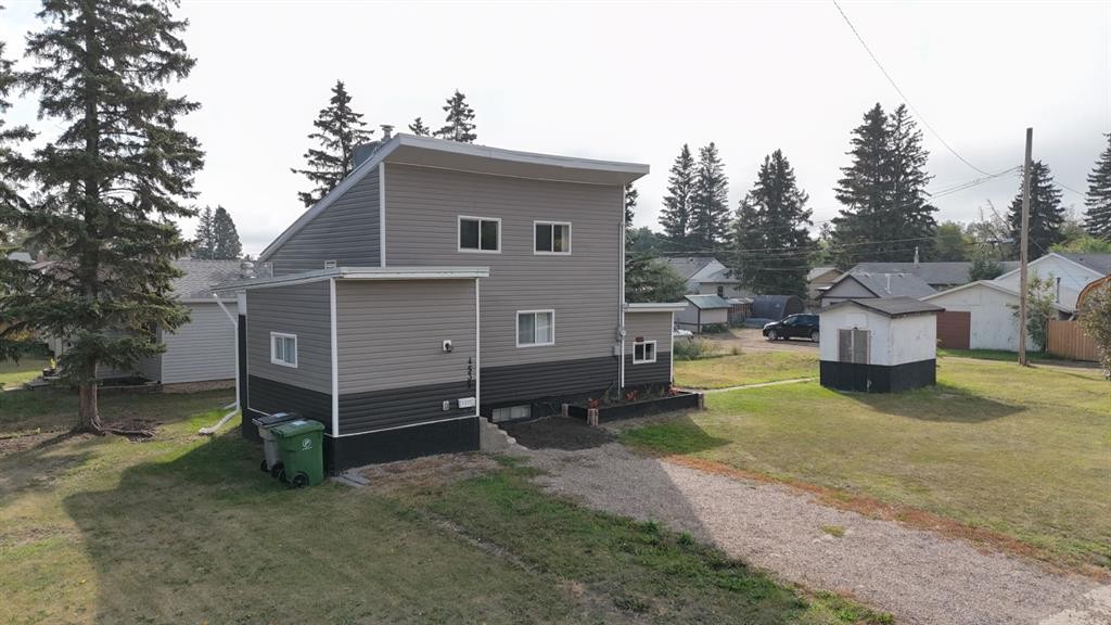 4535 47 Street, Lloydminster, SK - Outdoor