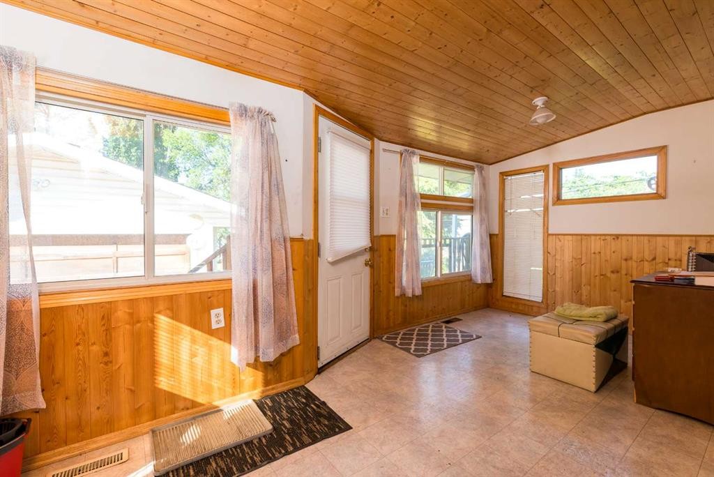 5205 32 Street, Lloydminster, AB - Indoor Photo Showing Other Room