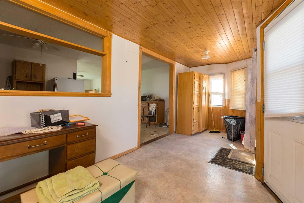 5205 32 Street, Lloydminster, AB - Indoor Photo Showing Other Room