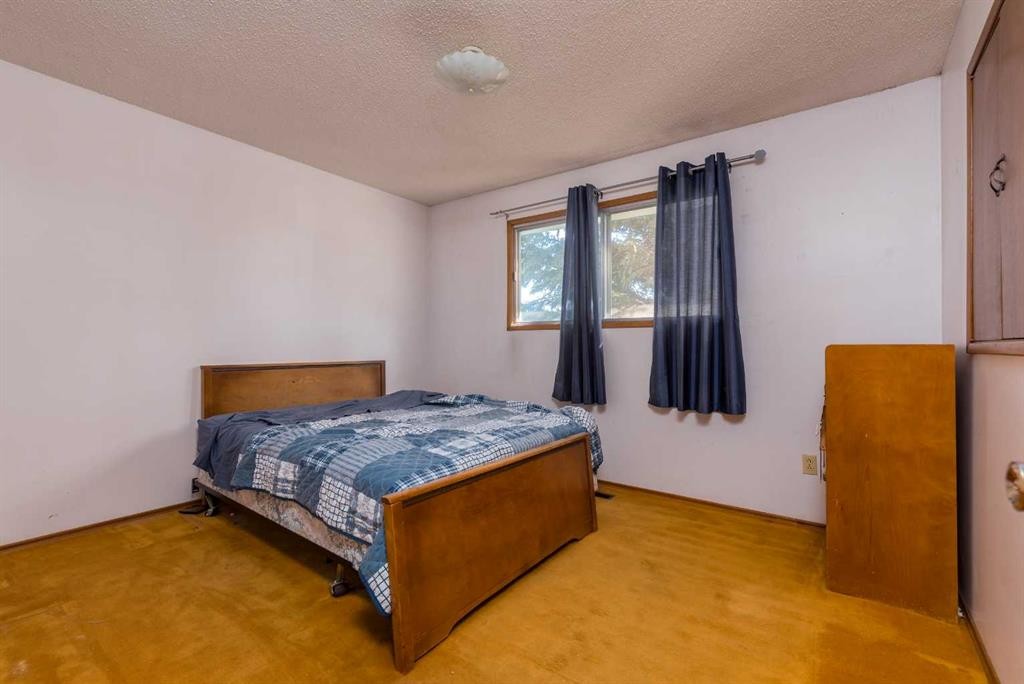 5205 32 Street, Lloydminster, AB - Indoor Photo Showing Bedroom