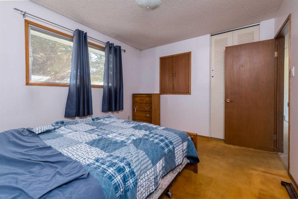 5205 32 Street, Lloydminster, AB - Indoor Photo Showing Bedroom