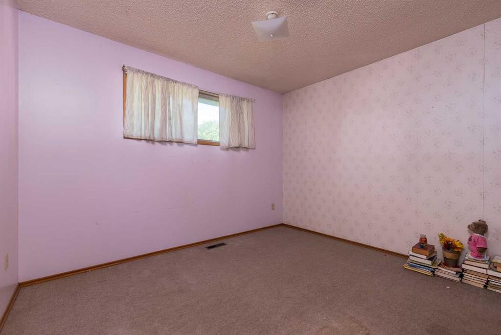 5205 32 Street, Lloydminster, AB - Indoor Photo Showing Other Room