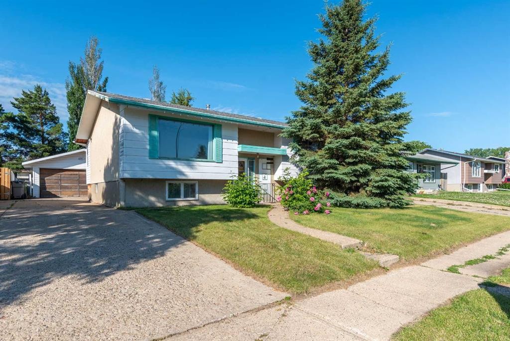 5205 32 Street, Lloydminster, AB - Outdoor With Facade