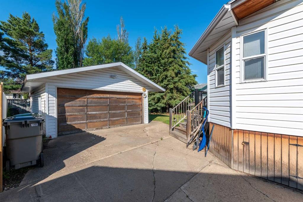 5205 32 Street, Lloydminster, AB - Outdoor With Exterior