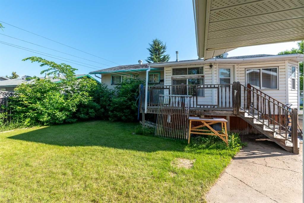 5205 32 Street, Lloydminster, AB - Outdoor