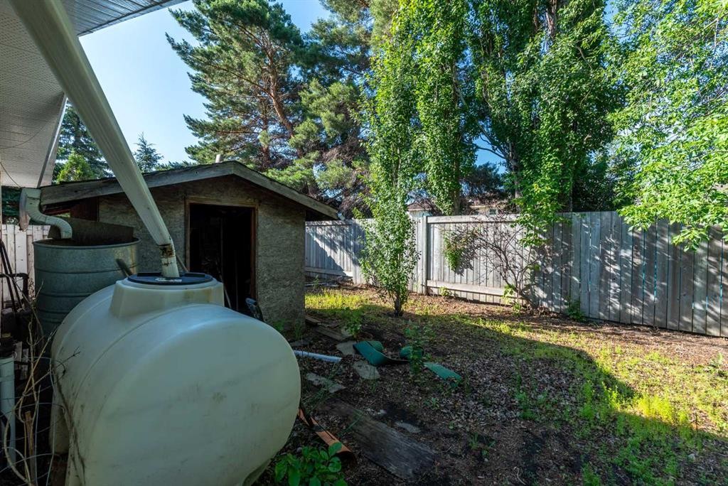 5205 32 Street, Lloydminster, AB - Outdoor