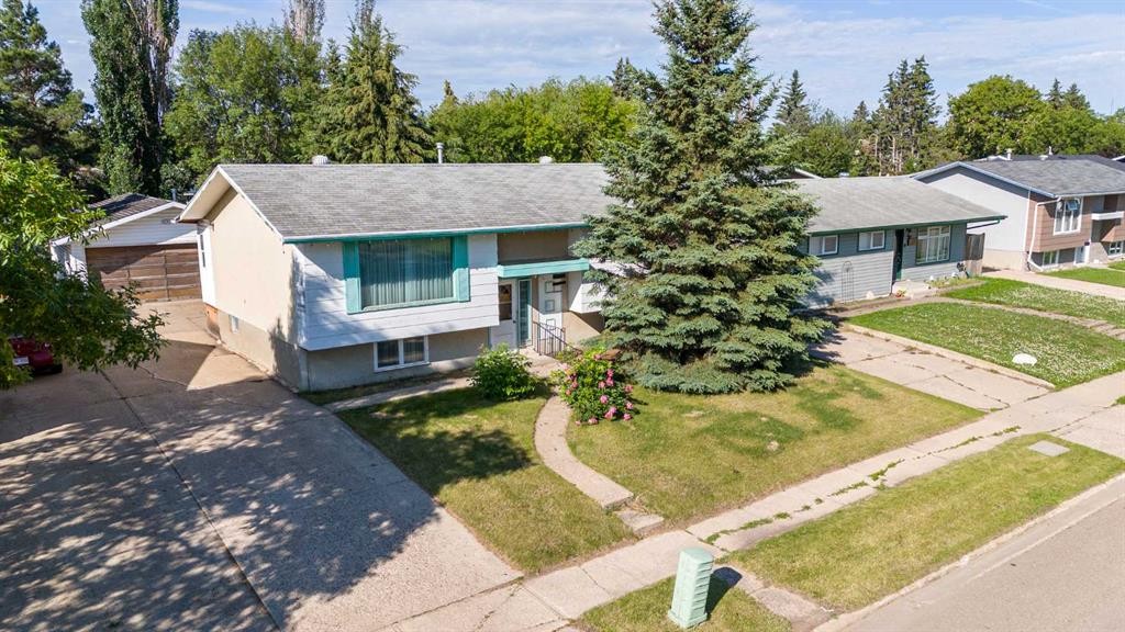 5205 32 Street, Lloydminster, AB - Outdoor With Facade