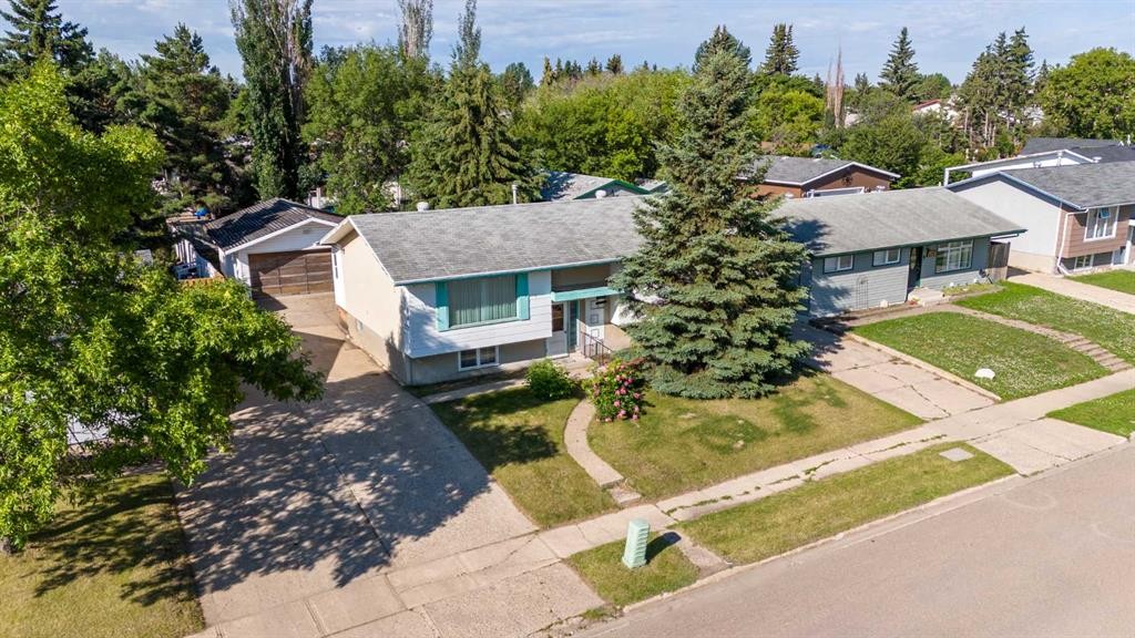 5205 32 Street, Lloydminster, AB - Outdoor