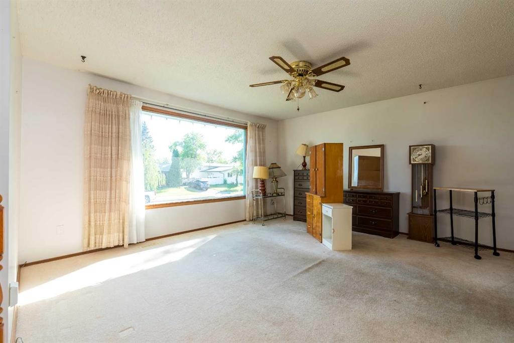 5205 32 Street, Lloydminster, AB - Indoor