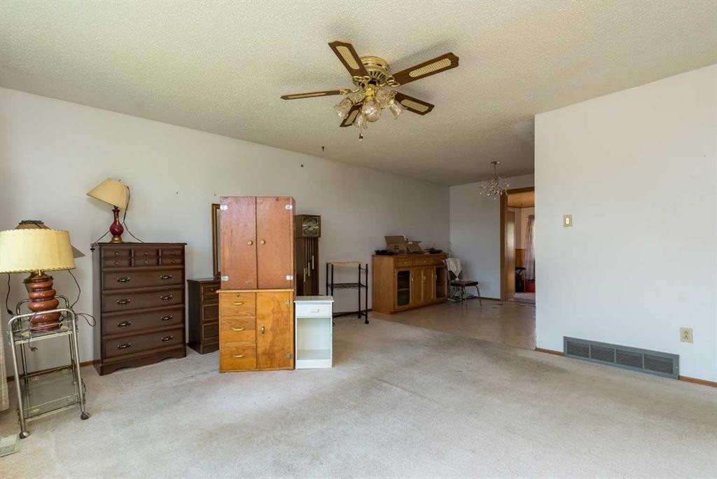 5205 32 Street, Lloydminster, AB - Indoor