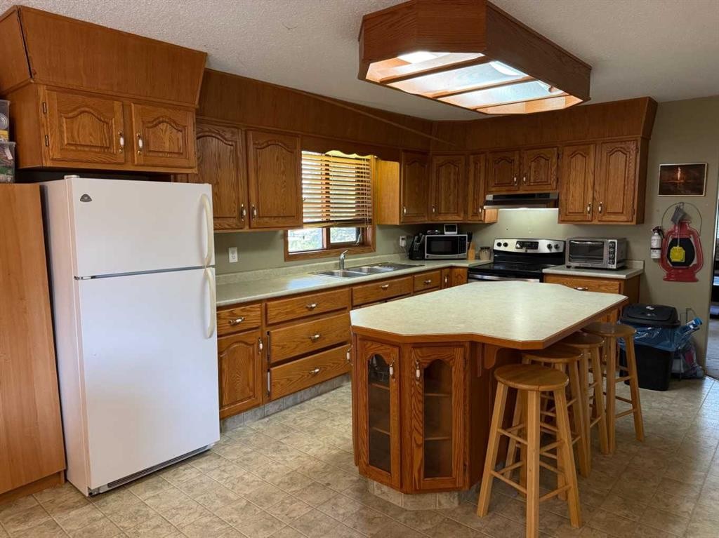 5215 58 Street, Vermilion, AB - Indoor Photo Showing Kitchen With Double Sink