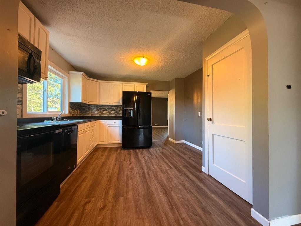 4807 49 Street, Lloydminster, SK - Indoor Photo Showing Kitchen