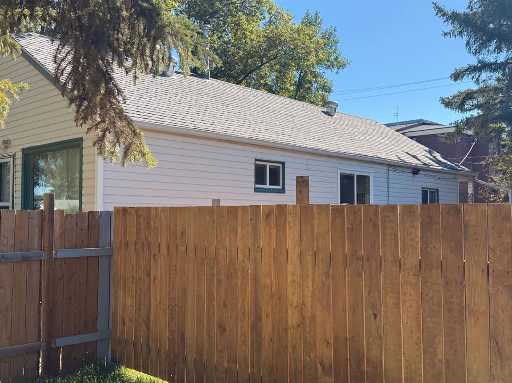 4807 49 Street, Lloydminster, SK - Outdoor