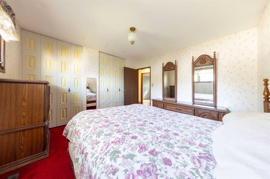 5204 32 Street, Lloydminster, AB - Indoor Photo Showing Bedroom