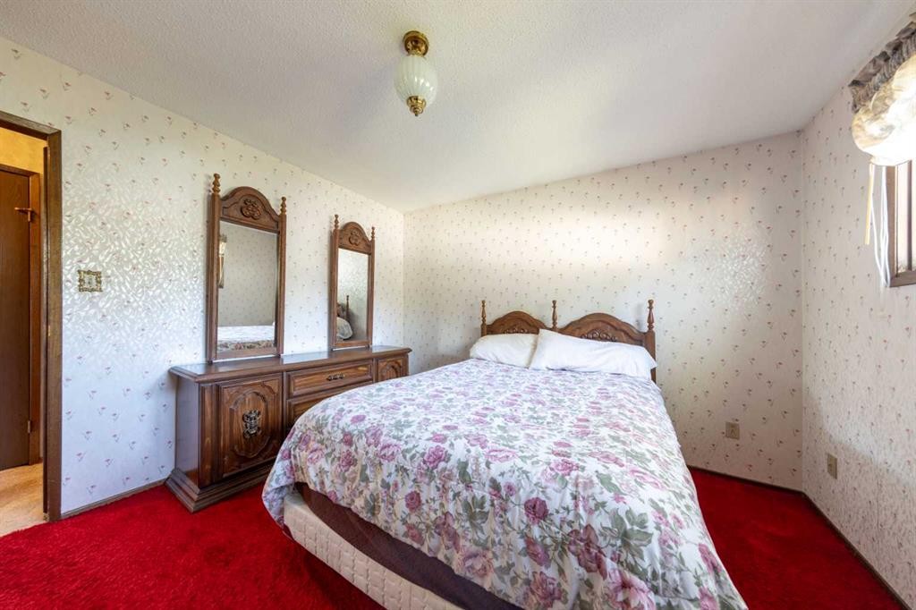 5204 32 Street, Lloydminster, AB - Indoor Photo Showing Bedroom