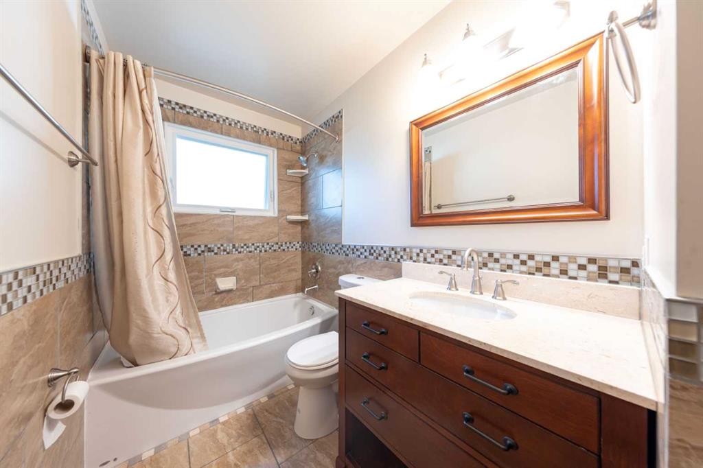 5204 32 Street, Lloydminster, AB - Indoor Photo Showing Bathroom