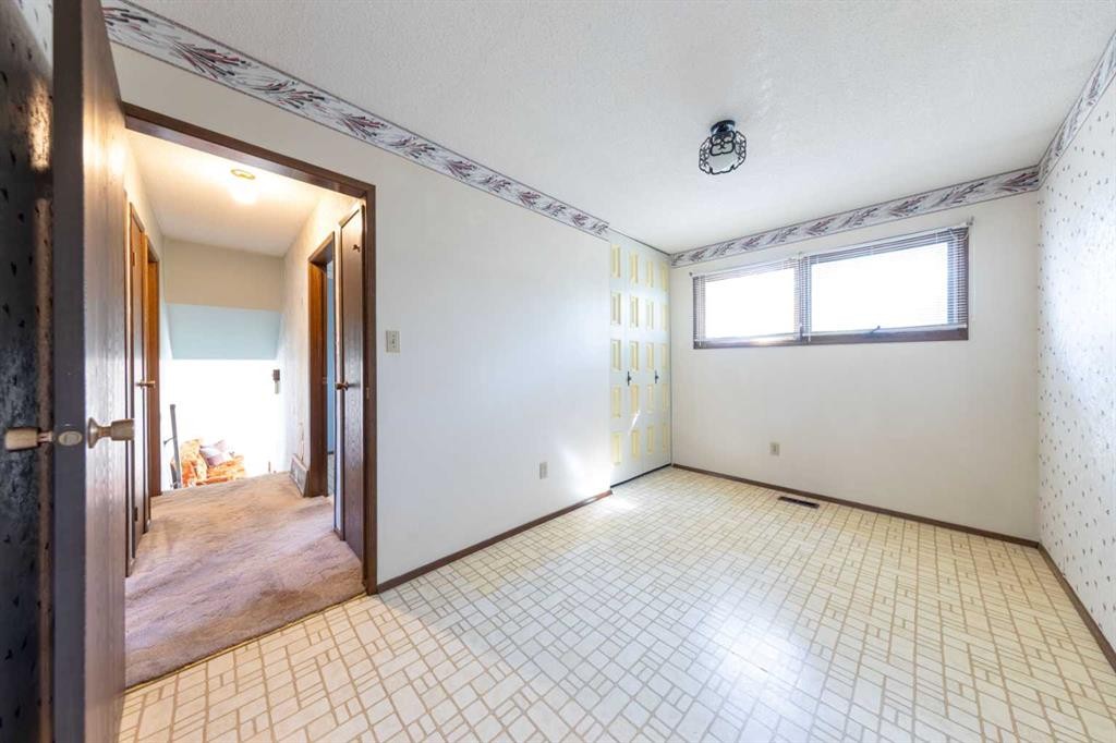 5204 32 Street, Lloydminster, AB - Indoor Photo Showing Other Room