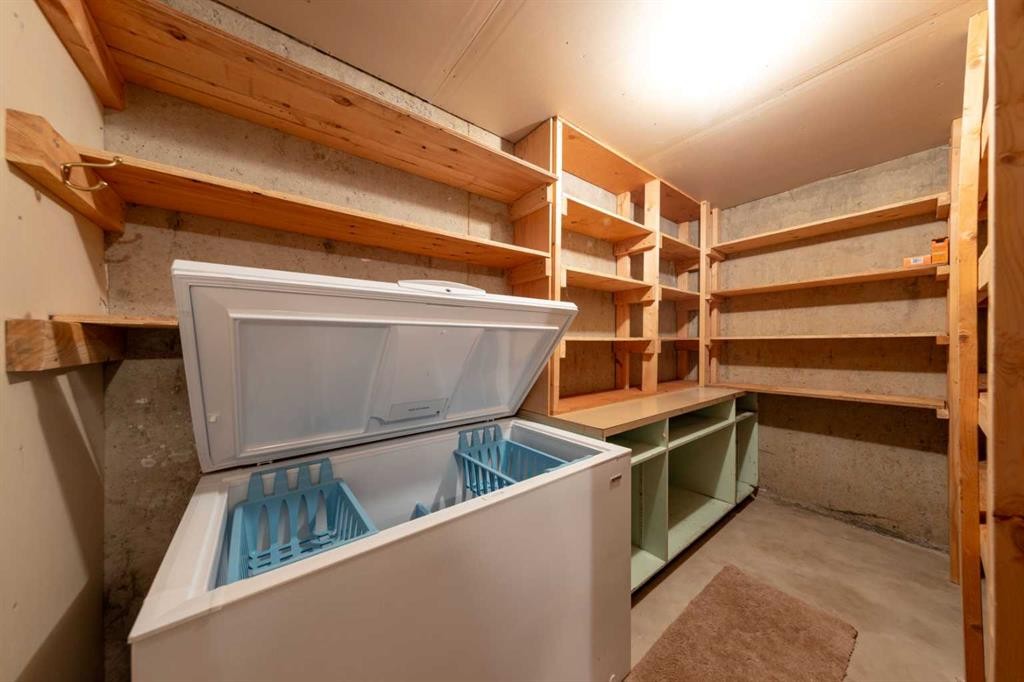 5204 32 Street, Lloydminster, AB - Indoor