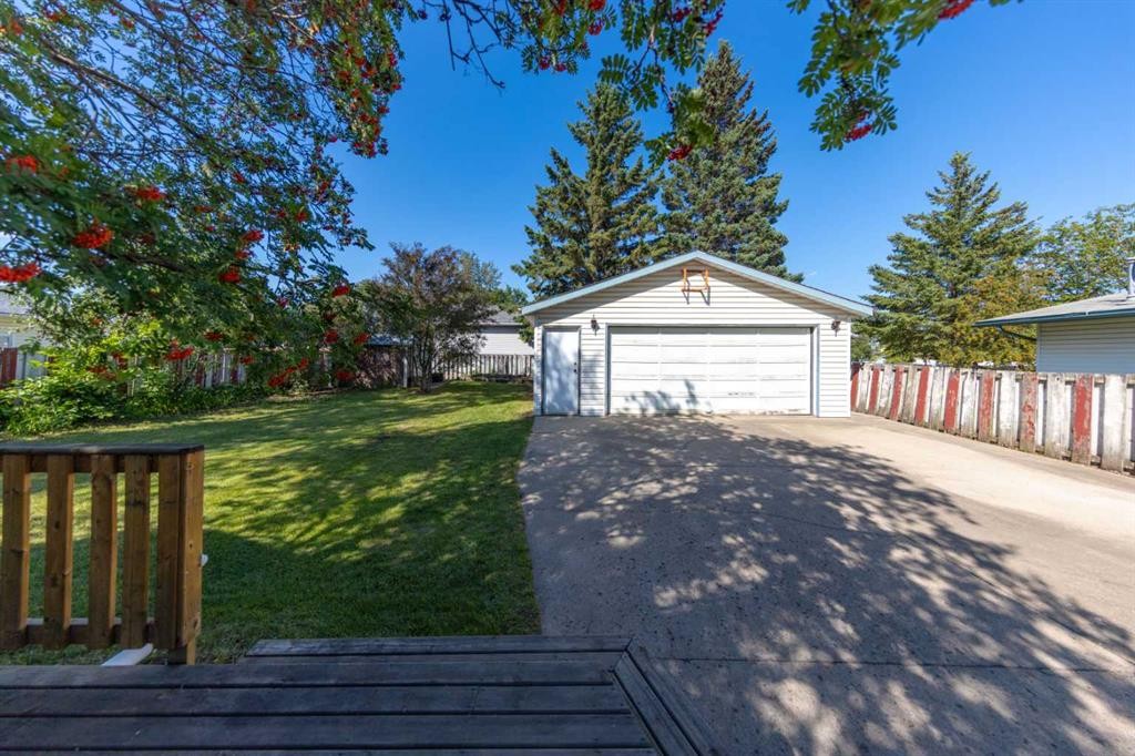 5204 32 Street, Lloydminster, AB - Outdoor