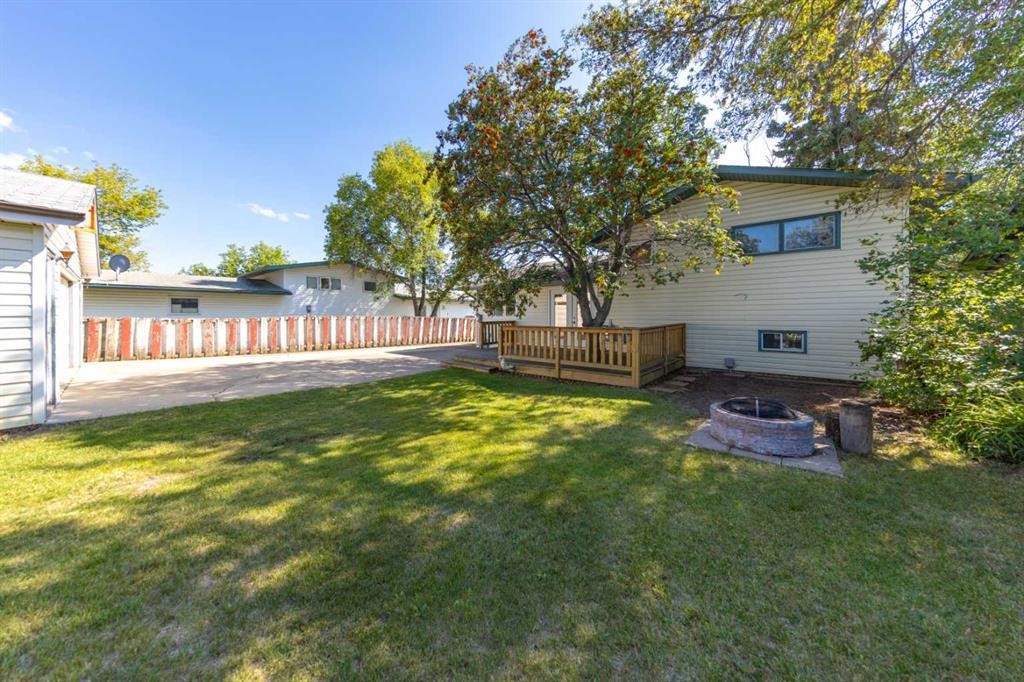 5204 32 Street, Lloydminster, AB - Outdoor With Deck Patio Veranda