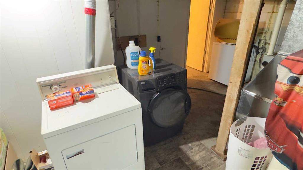 39 Rydberg Street, Hughenden, AB - Indoor Photo Showing Laundry Room