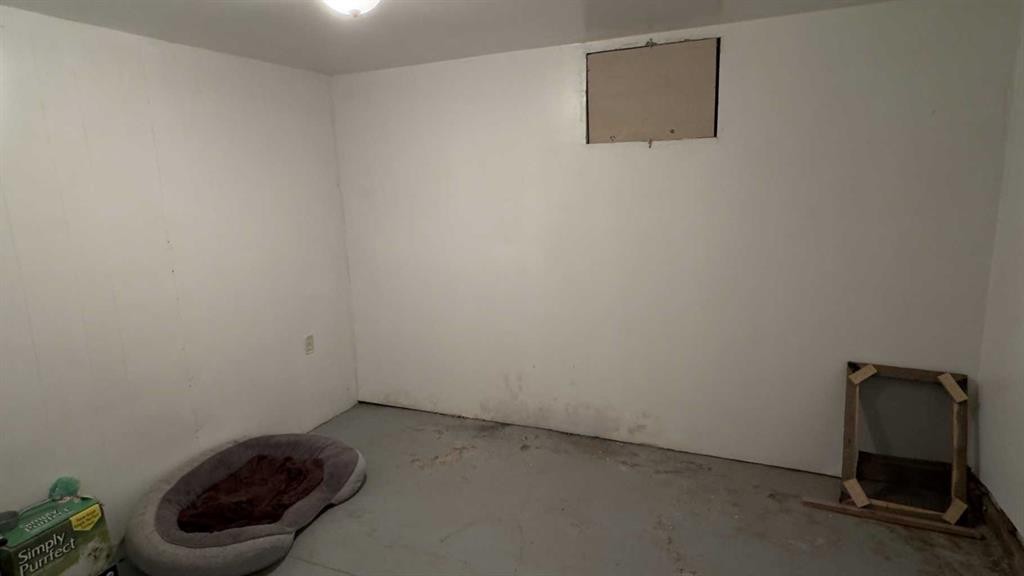 39 Rydberg Street, Hughenden, AB - Indoor Photo Showing Other Room