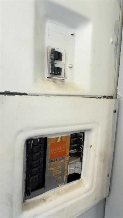 39 Rydberg Street, Hughenden, AB - Indoor