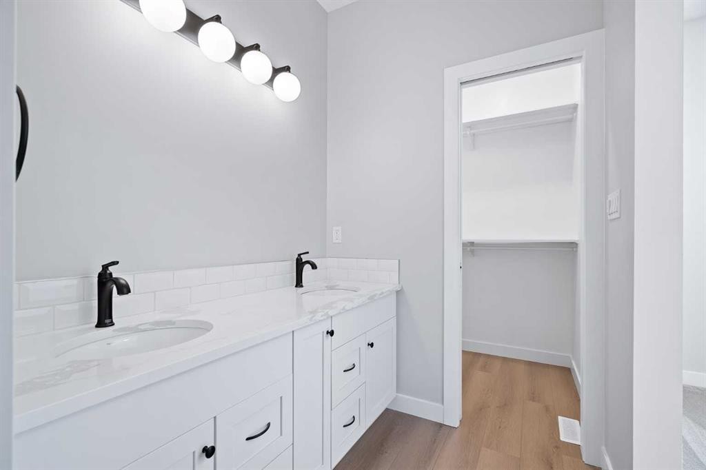 6004 13 Street, Lloydminster, AB - Indoor Photo Showing Bathroom