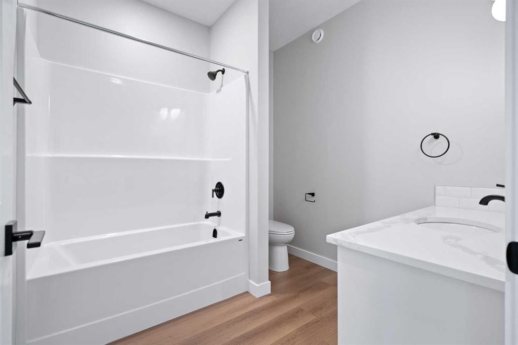 6004 13 Street, Lloydminster, AB - Indoor Photo Showing Bathroom