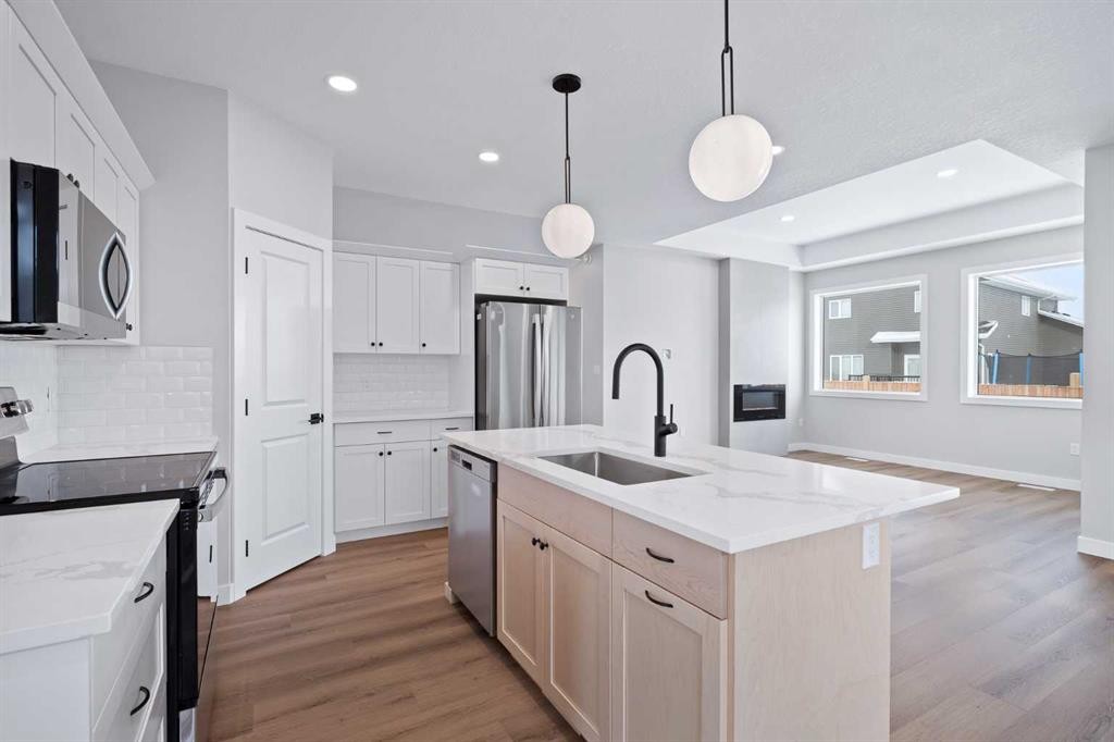 6004 13 Street, Lloydminster, AB - Indoor Photo Showing Kitchen With Upgraded Kitchen