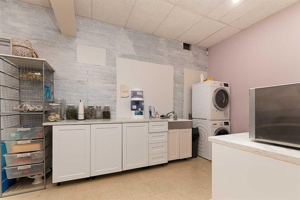 4809 And 4811 49 Avenue, Lloydminster, SK