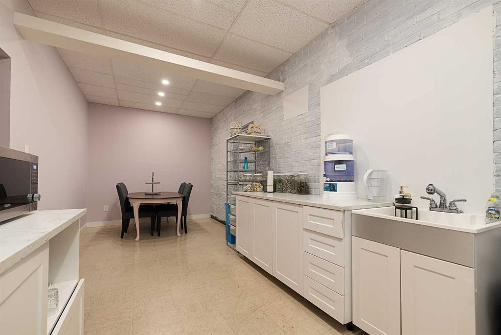 4809 And 4811 49 Avenue, Lloydminster, SK