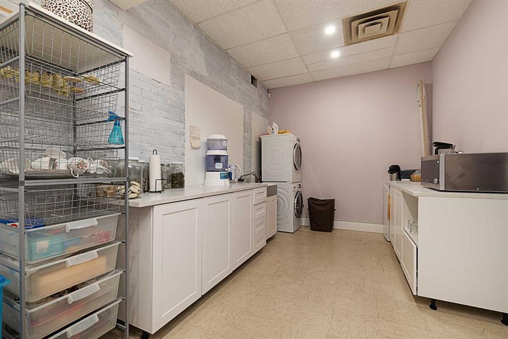 4809 And 4811 49 Avenue, Lloydminster, SK