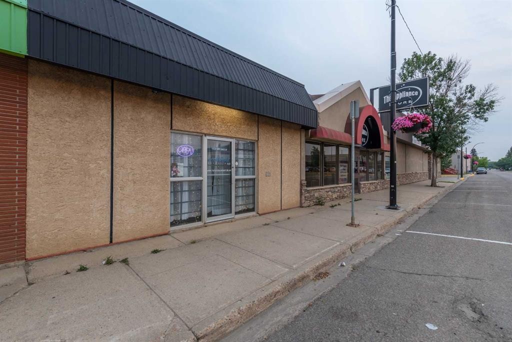 4809 And 4811 49 Avenue, Lloydminster, SK