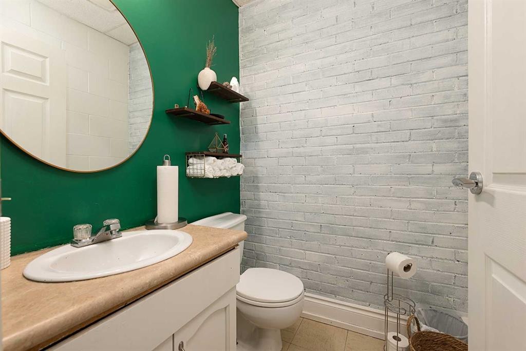 4809 And 4811 49 Avenue, Lloydminster, SK