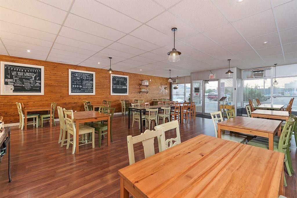 4809 And 4811 49 Avenue, Lloydminster, SK