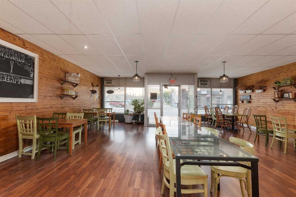 4809 And 4811 49 Avenue, Lloydminster, SK