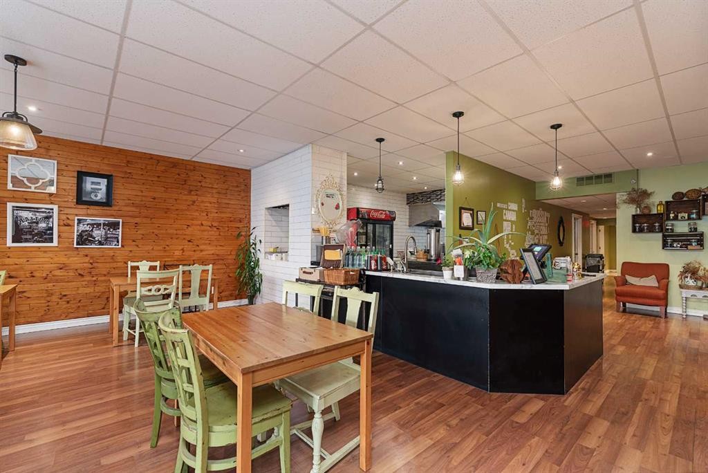 4809 And 4811 49 Avenue, Lloydminster, SK