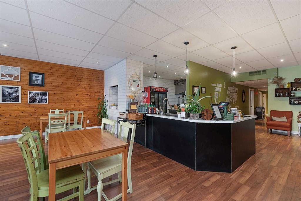 4809 And 4811 49 Avenue, Lloydminster, SK