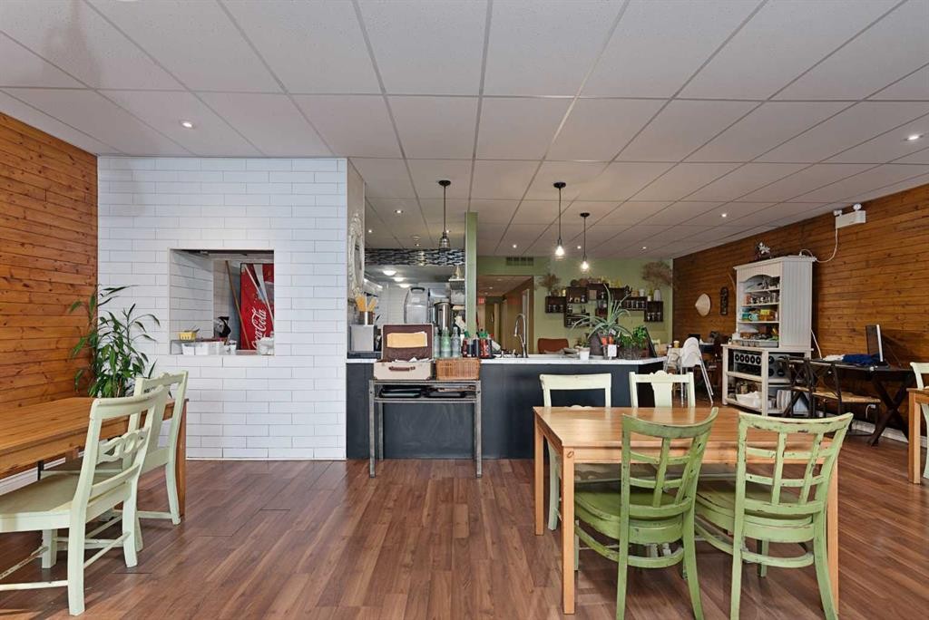 4809 And 4811 49 Avenue, Lloydminster, SK