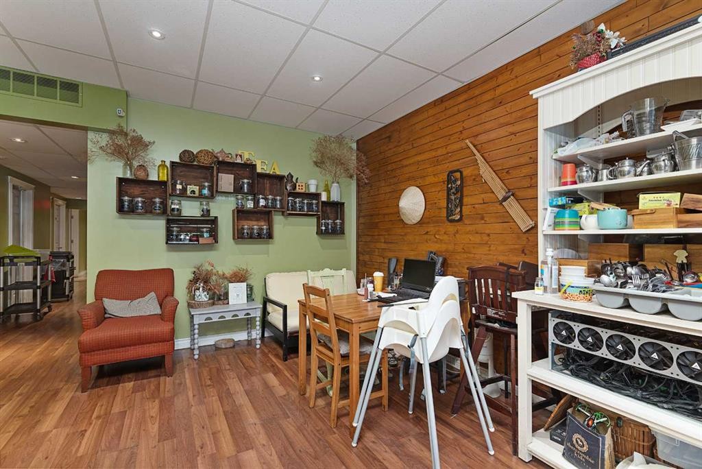 4809 And 4811 49 Avenue, Lloydminster, SK