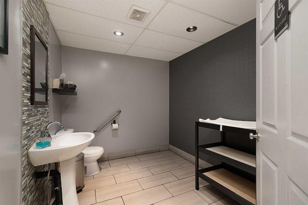 4809 And 4811 49 Avenue, Lloydminster, SK