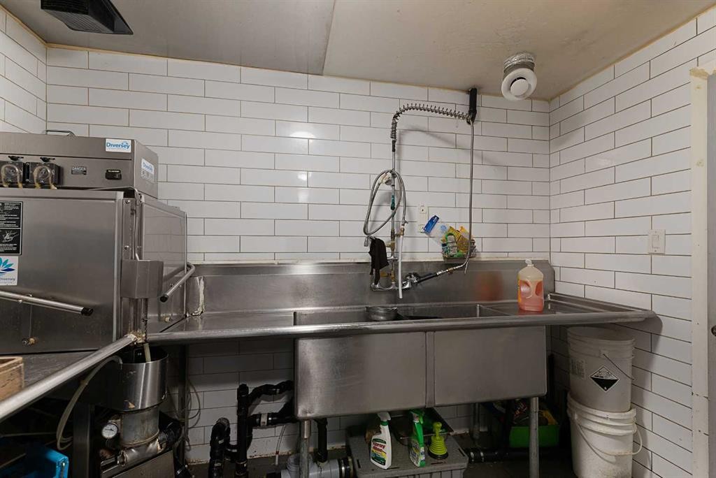 4809 And 4811 49 Avenue, Lloydminster, SK