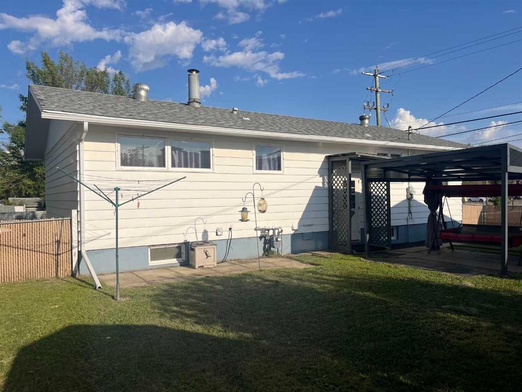 4502 56 Avenue, Lloydminster, AB - Outdoor