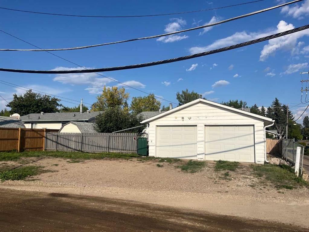 4502 56 Avenue, Lloydminster, AB - Outdoor