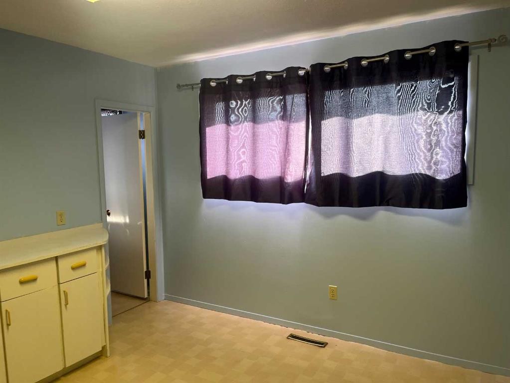 4502 56 Avenue, Lloydminster, AB - Indoor Photo Showing Other Room