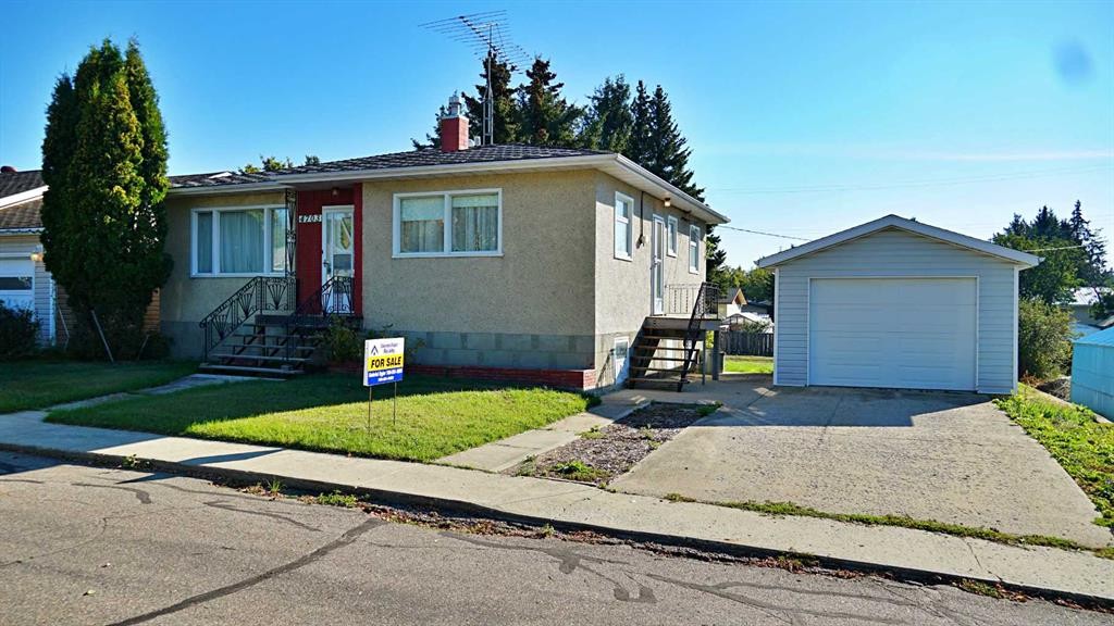 4703 49 Street, Myrnam, AB - Outdoor