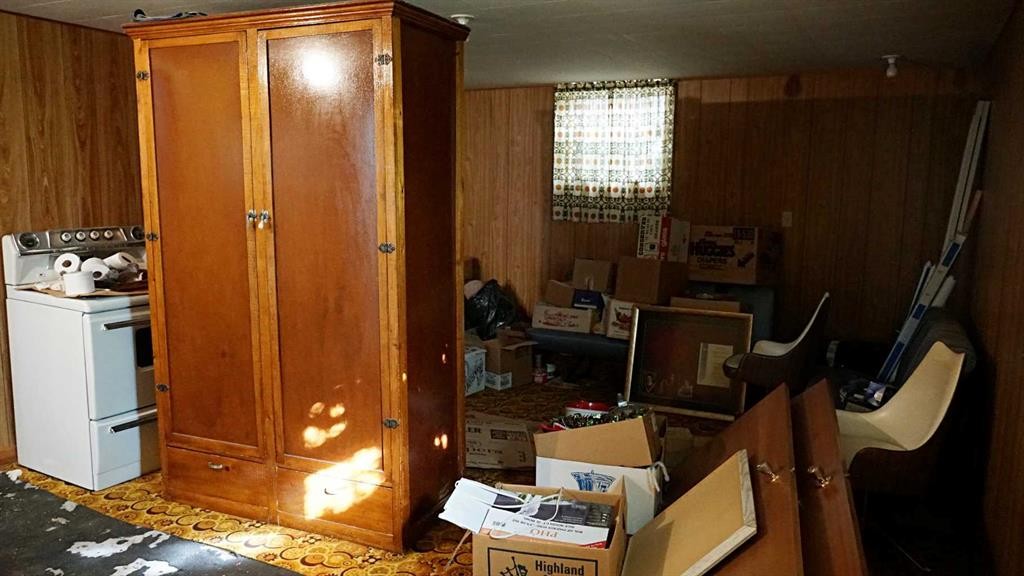 4703 49 Street, Myrnam, AB - Indoor Photo Showing Other Room