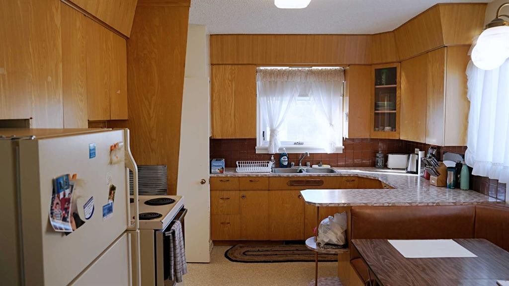 4703 49 Street, Myrnam, AB - Indoor Photo Showing Kitchen With Double Sink