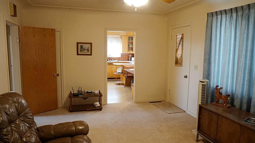 4703 49 Street, Myrnam, AB - Indoor Photo Showing Other Room